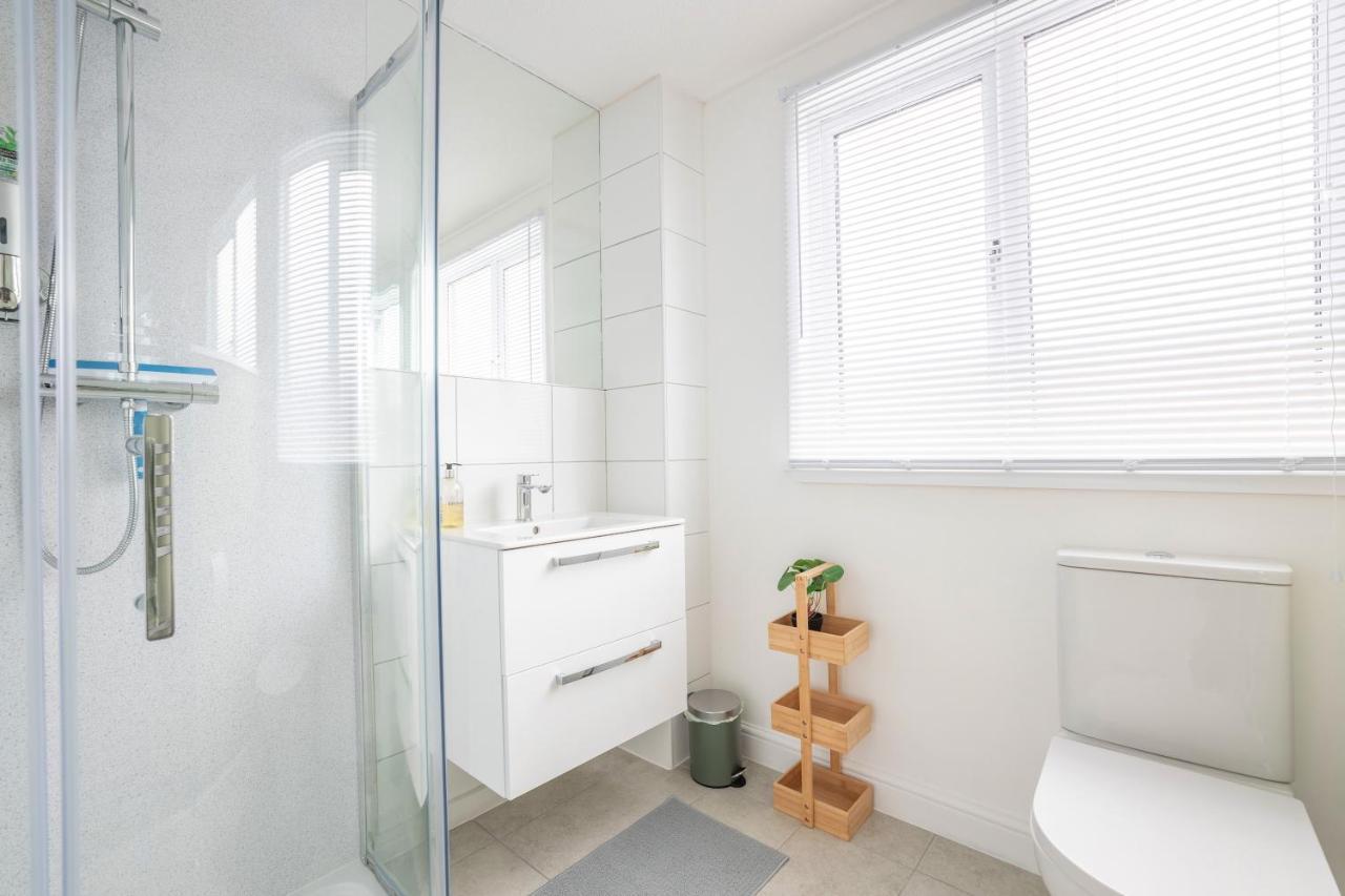 Elegant Home Mod Kitchen, Fast Wi-Fi, Free Parking Carrickfergus Exterior foto